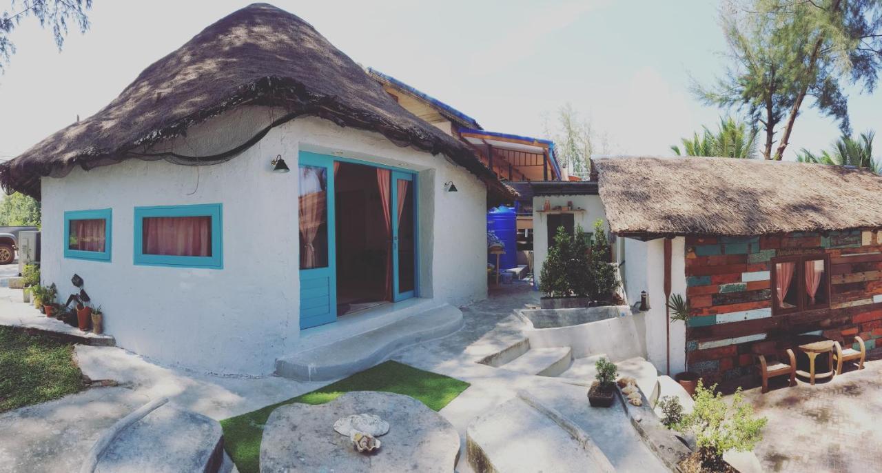 Maliblues Bed & Art Gallery Chumphon Exterior photo