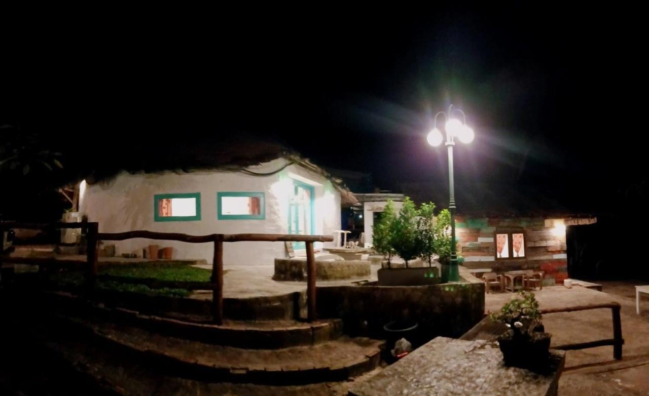 Maliblues Bed & Art Gallery Chumphon Exterior photo